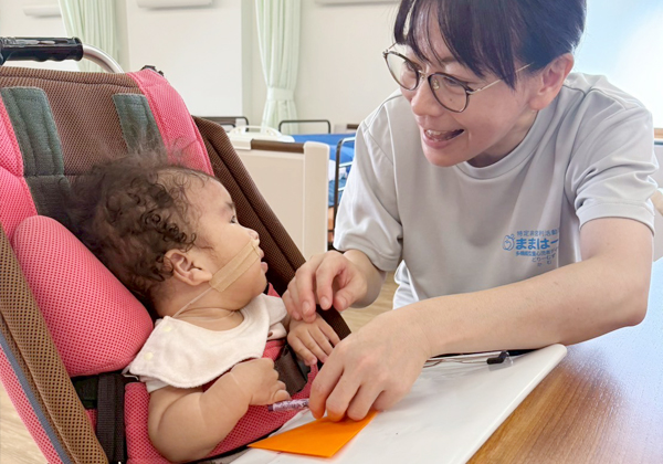 運動会で使用する旗にお絵描き